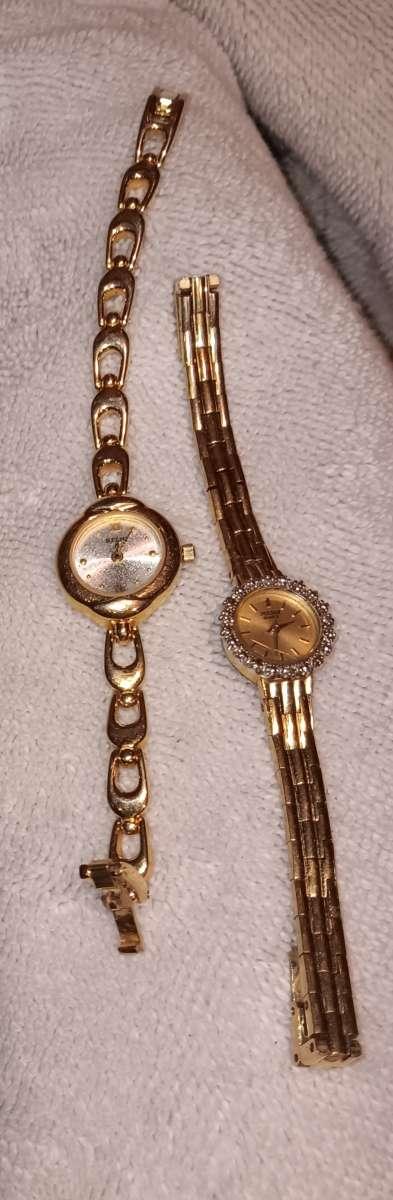 2 woman watches Pulsar and Relic