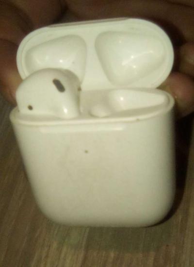 apple airpods 1st gen missing the right earbud - Thumbnail 5