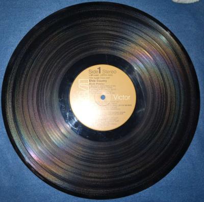 Im Ten thousand years old elvis country vinyl record - Thumbnail 3