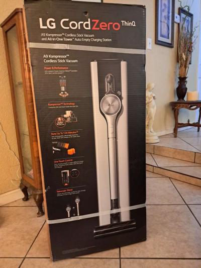 LG cord zero all in one stick vacuum with power mop - Thumbnail 2