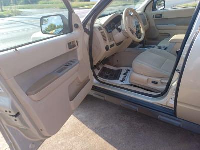 2010 Ford Escape XLT - Thumbnail 4