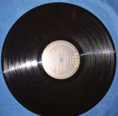 Elvis a legendary performer volume 1 - Thumbnail 2