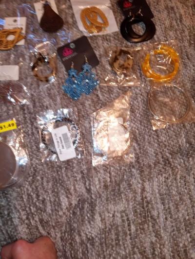 62 pairs of various brands of earrings they are all NIP - Thumbnail 5
