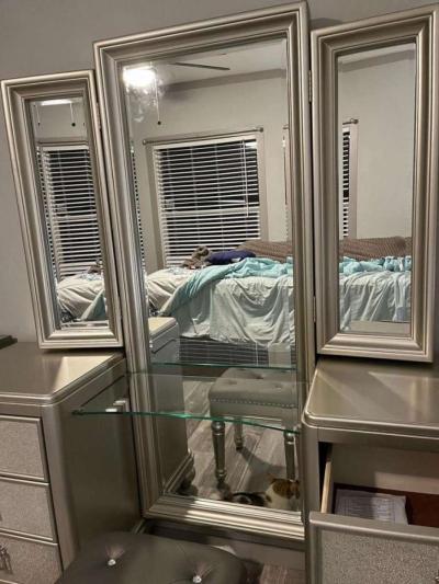 Sofia vergara vanity - Thumbnail 2