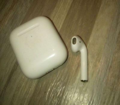 apple airpods 1st gen missing the right earbud