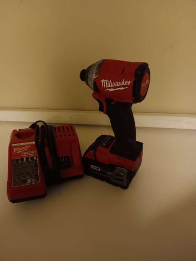 Milwaukee impact drill with battery and charger - Thumbnail 2