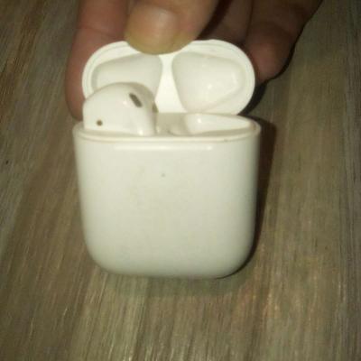 apple airpods 1st gen missing the right earbud - Thumbnail 6