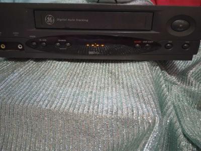 GE VCR and Homedics Heating Exfoliator for the Hands - Thumbnail 2