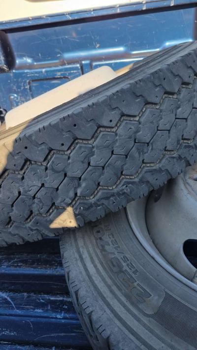 225 70R 19 5 F450 OEM wheels and good tires - Thumbnail 5