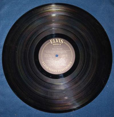 Elvis volume two A legendary performer vinyl record - Thumbnail 5