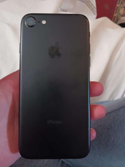 iPhone 7 - Thumbnail 3