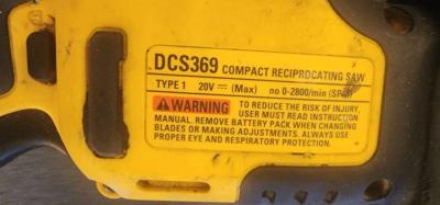 Dewalt reciprocating saw dcs369 w battery and charger - Thumbnail 4
