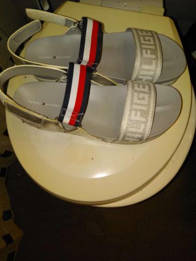 juniors or womens size ten like new tommy Hilfiger - Thumbnail 2