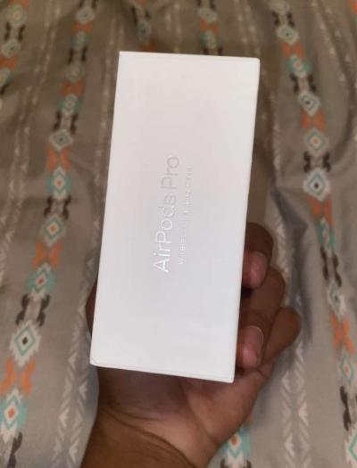 Apple AirPods Pro Charging Case Included And charger include - Thumbnail 5