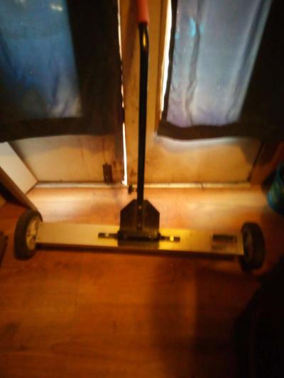 magnet floor sweeper with wheels - Thumbnail 2