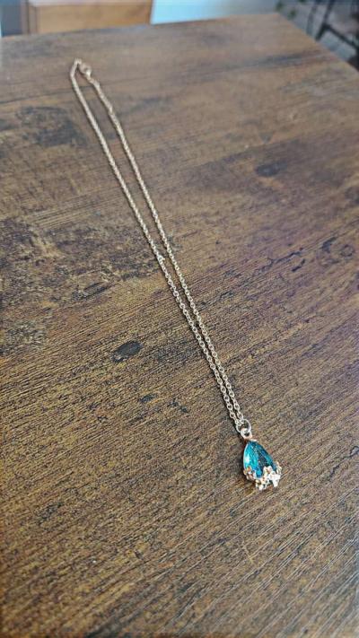 a necklace - Thumbnail 3