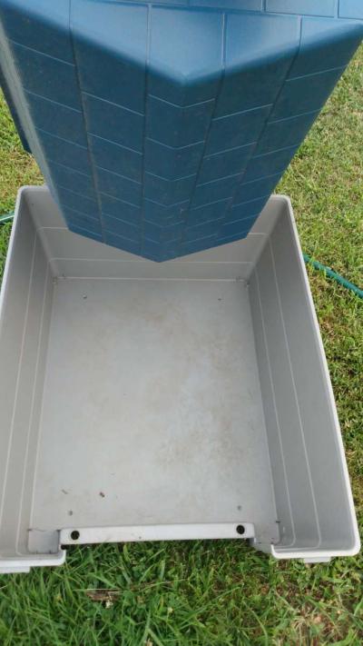 2 large dog houses - Thumbnail 4