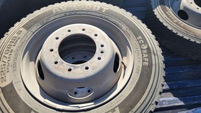 225 70R 19 5 F450 OEM wheels and good tires - Thumbnail 2