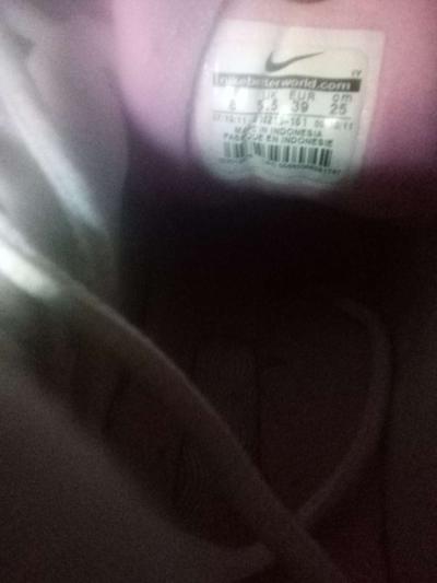 womens Nike shoes - Thumbnail 3