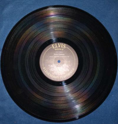 Elvis volume two A legendary performer vinyl record - Thumbnail 4