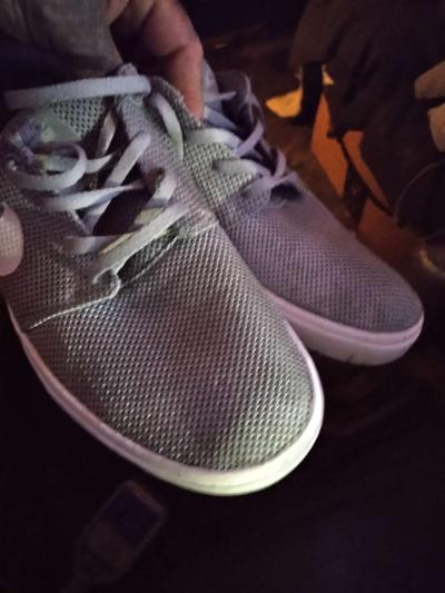 NIKE TENNIS SHOES GREY w White trim size10 - Thumbnail 3