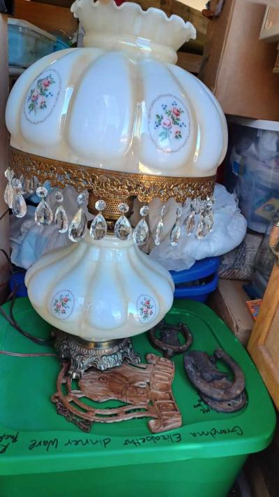 antique gone with wind lamp - Caliente, California