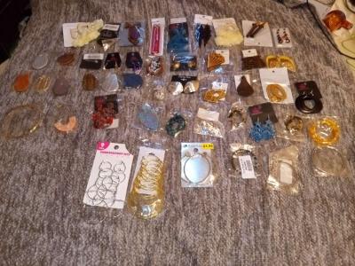 62 pairs of various brands of earrings they are all NIP - Thumbnail 6