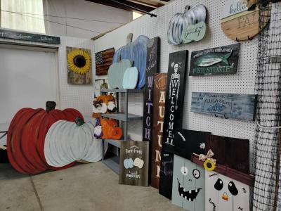 6ft wood porch signs and flags - Thumbnail 2