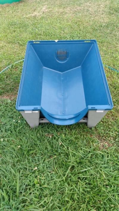 2 large dog houses - Charlotte Court House, Virginia