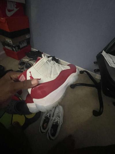 cherry 11 size 7 - Thumbnail 3