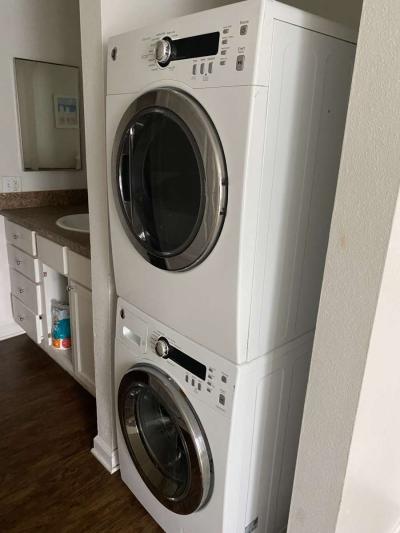 Needing a roommate - Thumbnail 5