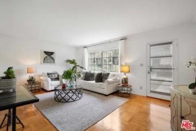 its a 1 bed 1 bath available for rent - Thumbnail 2