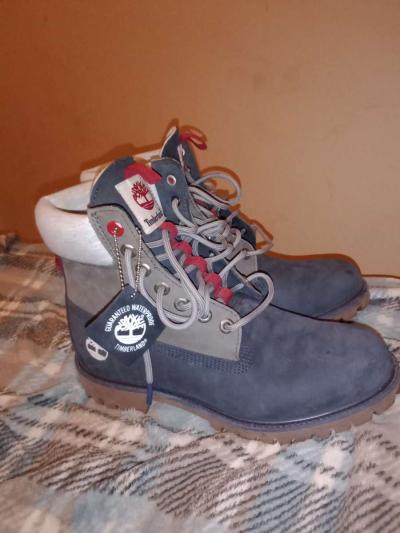 Timberland boots size 9 - Thumbnail 2