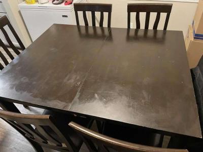 Table includes 5 chairs - Thumbnail 2