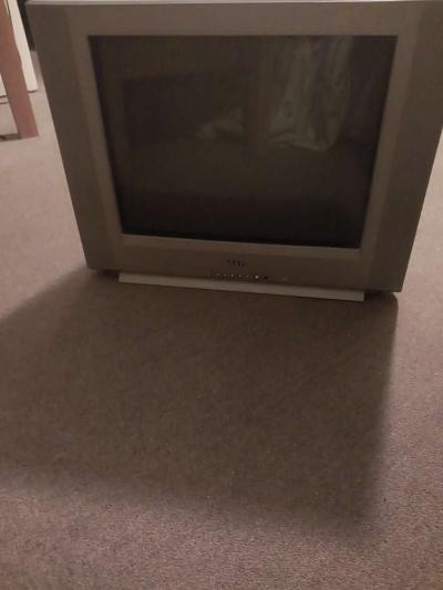 Sanyo 20 CRT TV and TV is great work and if u want that - Thumbnail 2