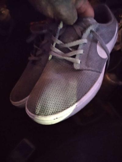 NIKE TENNIS SHOES GREY w White trim size10 - Thumbnail 4