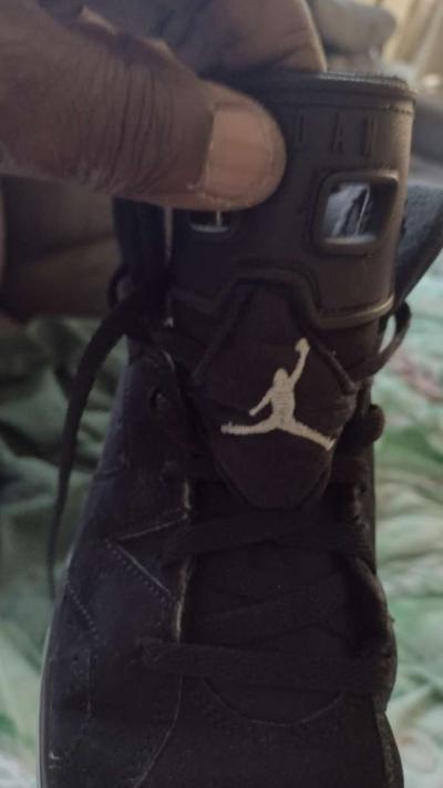 Jordans size 2y3y both pairs - Thumbnail 5