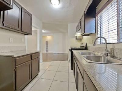 BEAUTIFUL SINGLE FAMILY HOME FOR RENT - Thumbnail 5