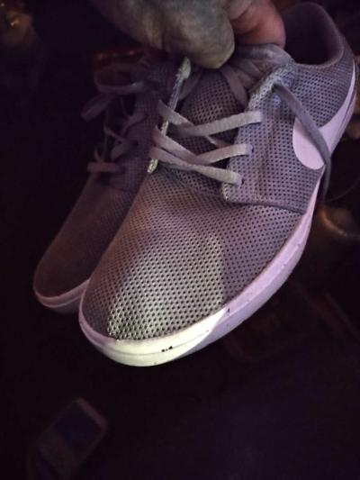 NIKE TENNIS SHOES GREY w White trim size10 - Thumbnail 5