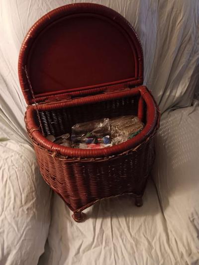 sewing basket and accessories - Thumbnail 2