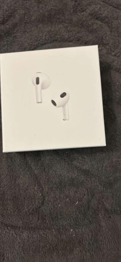 3rd generation AirPods - Thumbnail 2