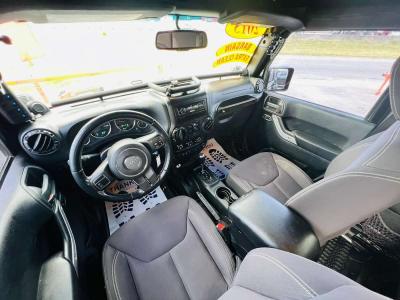 2013 Jeep Wrangler Unlimited 95k millas - Thumbnail 3