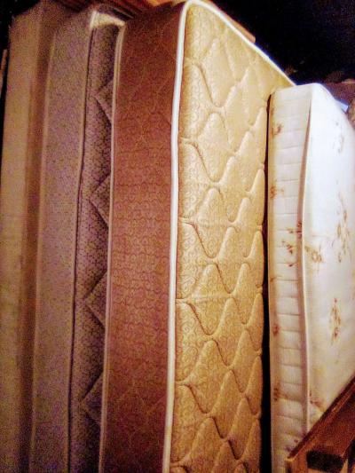 mattreses ALL sizes excellent condition - Thumbnail 2