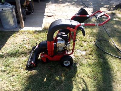 troy bilt 3 in 1 vacuum chipper and shreddar - Thumbnail 3
