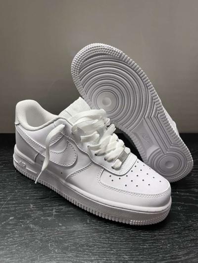 Air Force 1 women sz 7 - Thumbnail 3