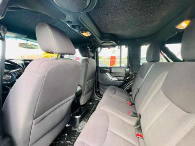 2013 Jeep Wrangler Unlimited 95k millas - Thumbnail 5