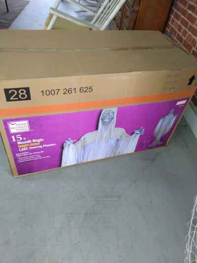 lifesize Halloween werewolf and towering phantom new in box - Thumbnail 3