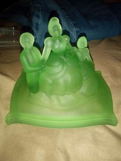 new Martinsville Martha Washington green glass powder jar - Thumbnail 2