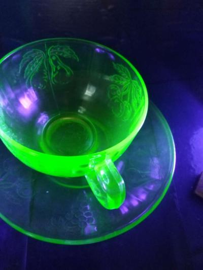Hazel Atlas fruits uranium glass cup and saucer - Thumbnail 2