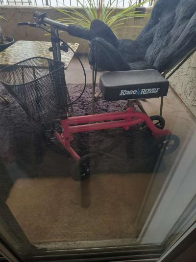 Hollywood Moving Sale Everything Must Go - Thumbnail 6